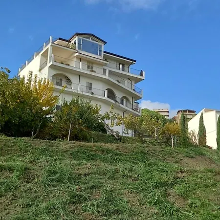 L'aurora Rocca di Neto